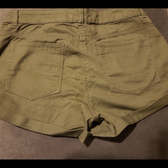 H&M shorts - Picture 2 of 3